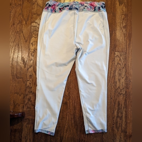ATHLETIC works active leggings crop, pastels and blue Woman's Sz 2x. - Picture 5 of 6